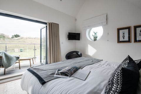 Stay at Fiztroy Lodge - Sandy Acres